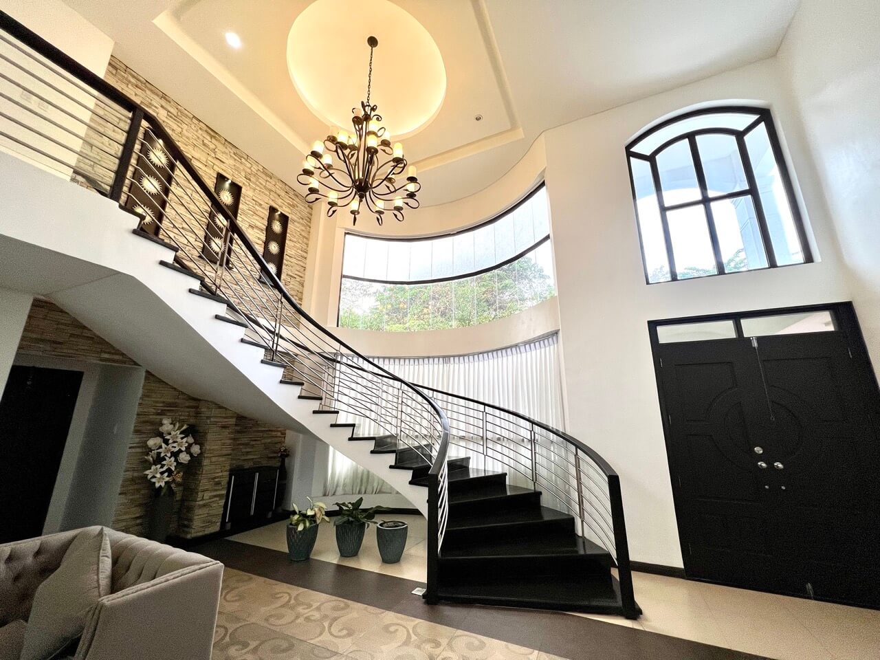 FAIRWAY VIEW HOUSE FOR SALE in LAGUNA Remax Unlimited