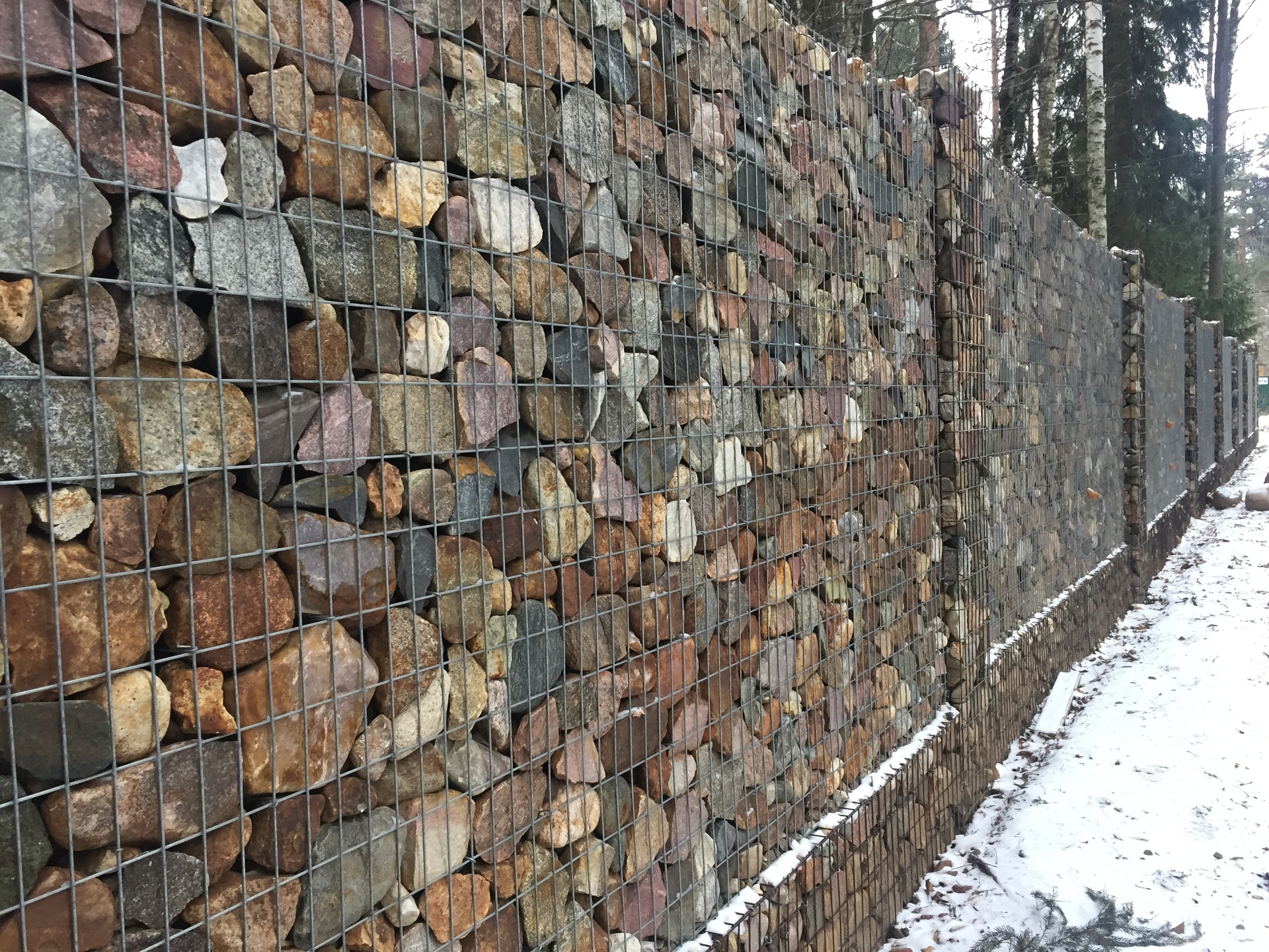 Как сделать забор из камней примеры на фото