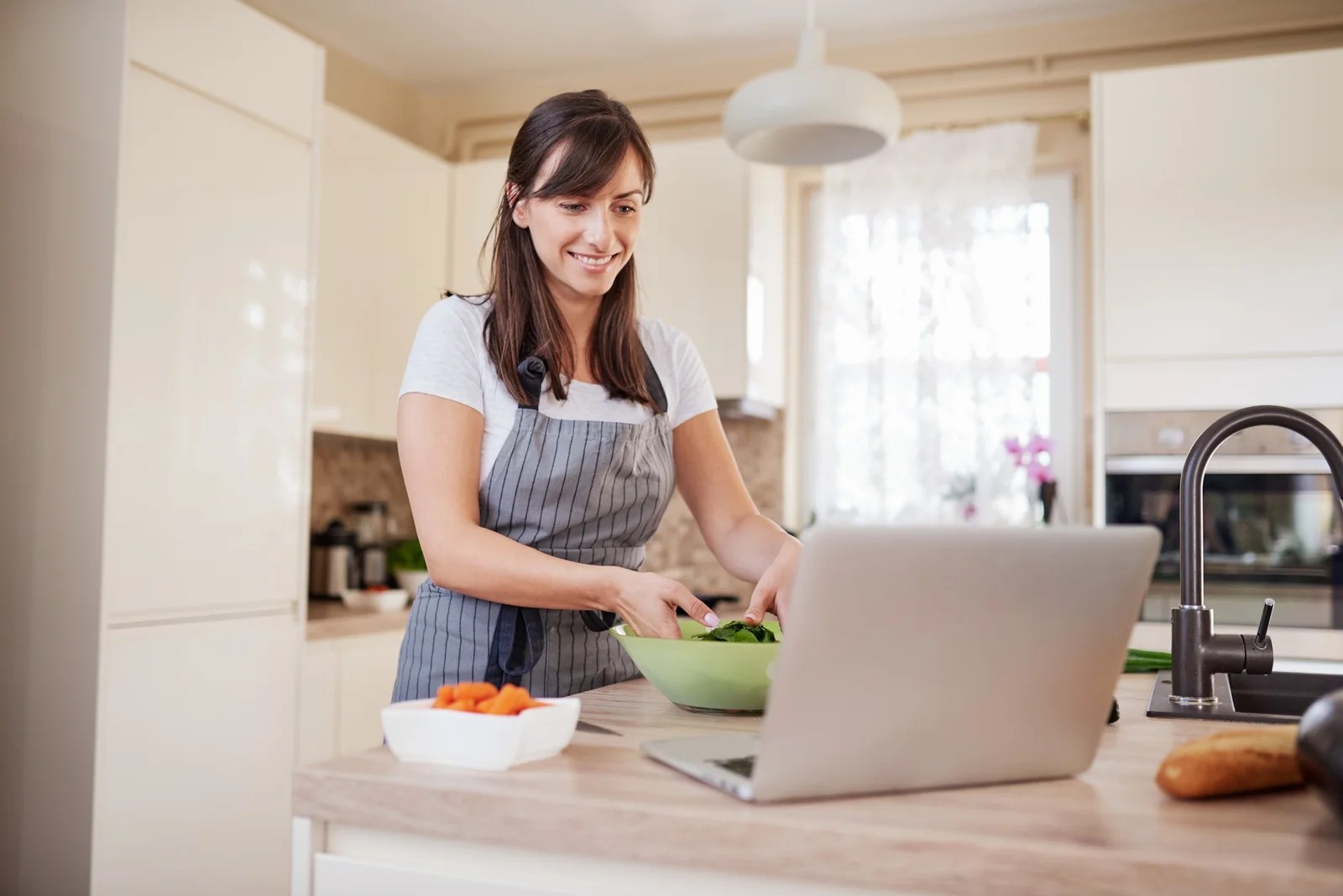 25 Best Work from Home Jobs for Housewives