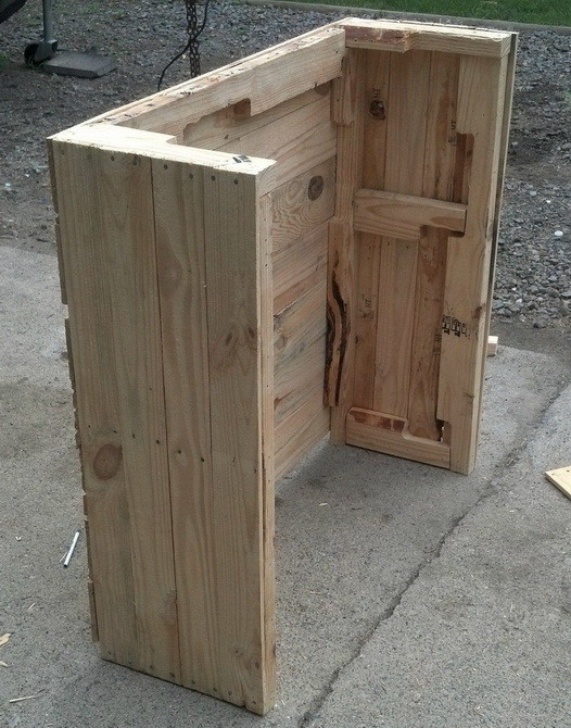 Kiala How to build a storage shed with pallets