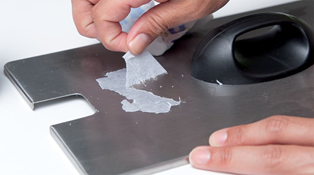 How to remove hot glue from plastic » Remove Any Stains