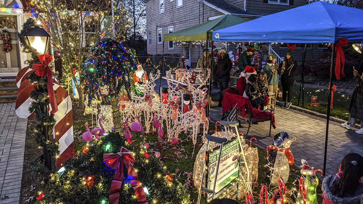 Renna Media Santa Visits Fanwood's Christmas House