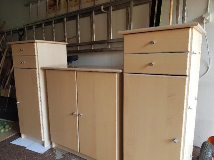 3 skåp i ljust trä bortskänkes Stockholm
