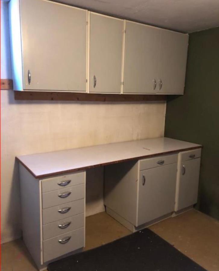 50 Tals Köksskåp 50tals köksskåp och bänkskiva bortskänkes Stockholm