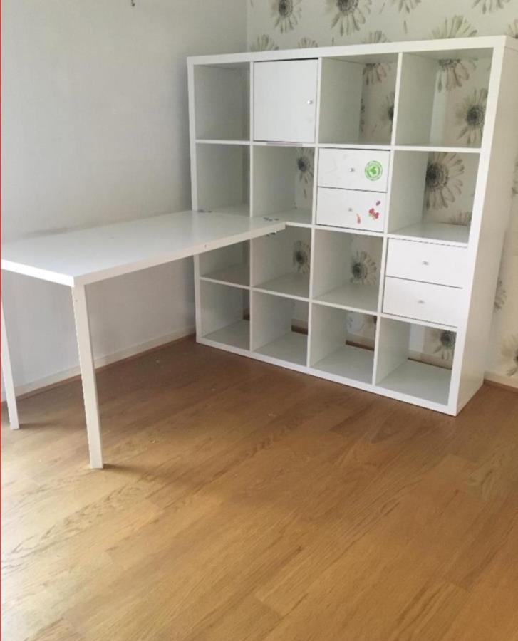 Bokhylla Med Skrivbordsdel Bokhylla med skrivbordsdel bortskänkes Stockholm