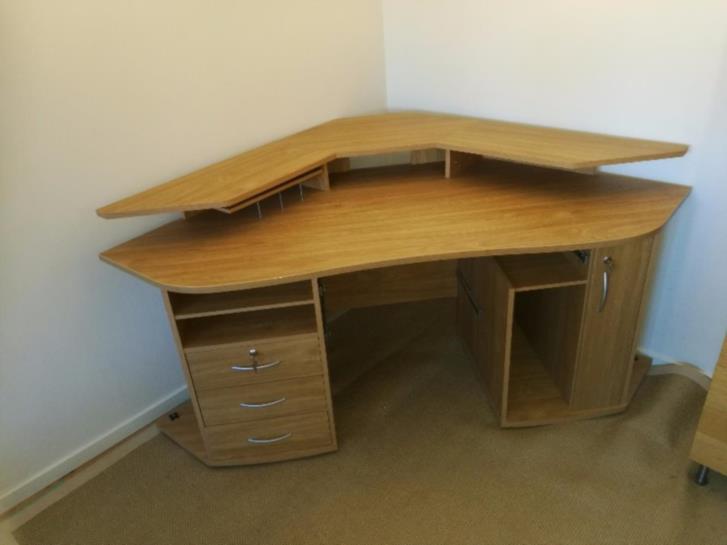 Lyxigt Skrivbord Stort lyxigt skrivbord i ek bortskänkes Stockholm