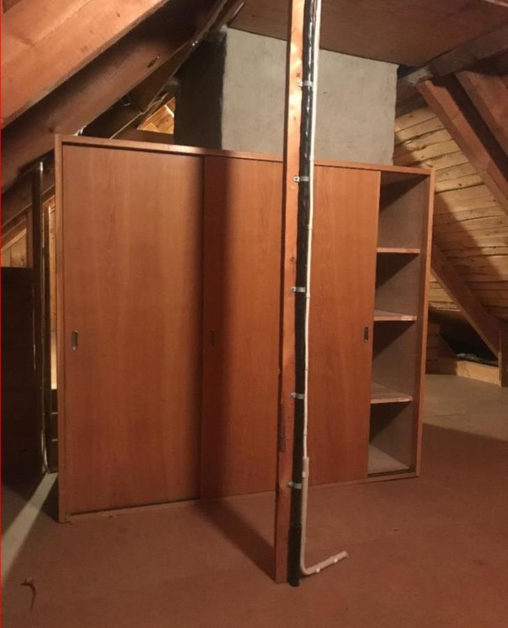 Stort skåp i trä bortskänkes Stockholm