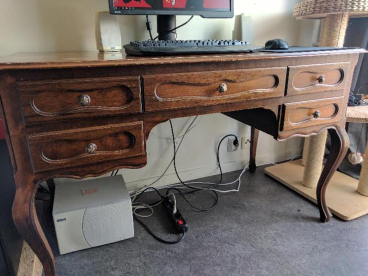 Gammeldags Skrivbord Bortskänkes | Stockholm