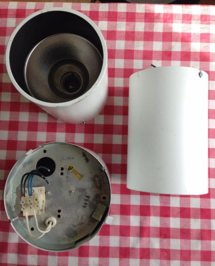 Tre Taklampor Tre taklampor cylinderformade bortskänkes Stockholm