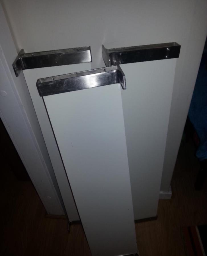 Hyllor Vita 3 st IKEA "Järpen" hyllor vita med metallsidor. bortskänkes Stockholm