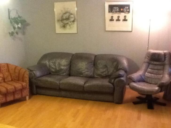 Grå Lädersoffa Ljusgrå Lädersoffa bortskänkes Stockholm