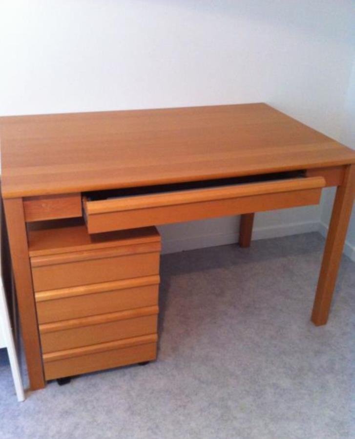 Skrivbord Databord Skrivbord / databord bortskänkes Stockholm