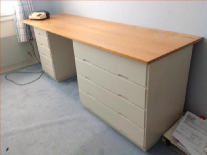 Skrivbord Tore Skrivbord, hurts Tore, 1,90 M lång furuskiva bortskänkes Stockholm