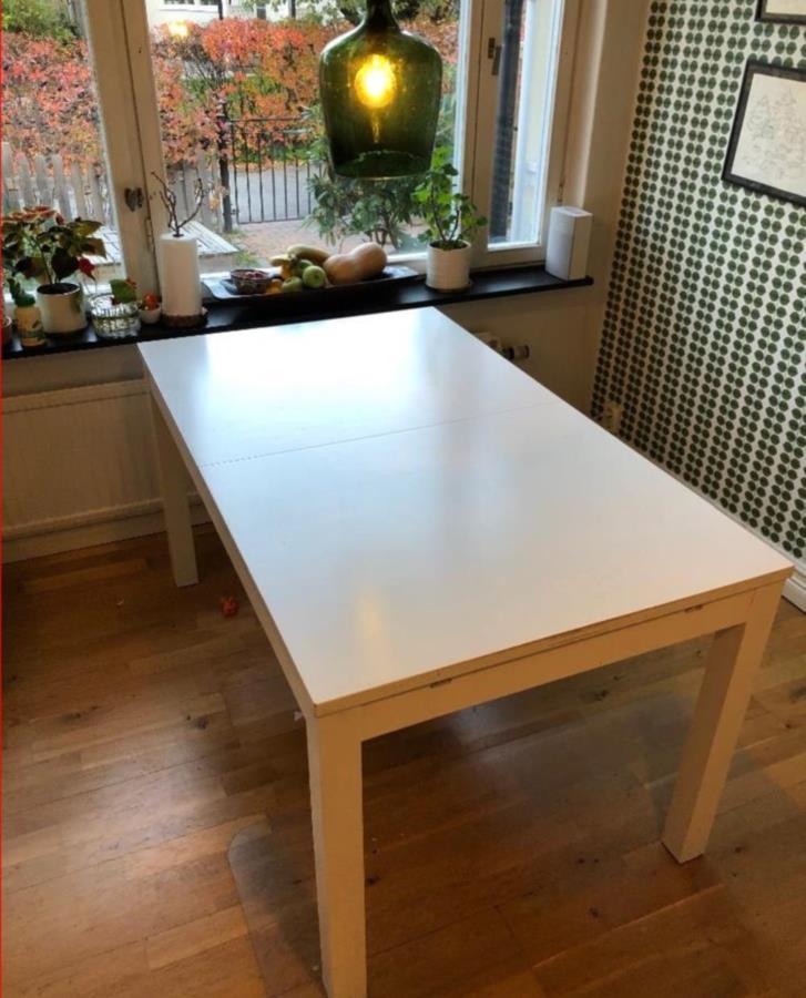 Vit Bord Vit bord IKEA bortskänkes Stockholm