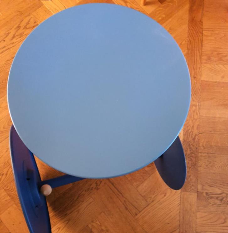 Runda Avlastningsbord 2 runda avlastningsbord bortskänkes Stockholm