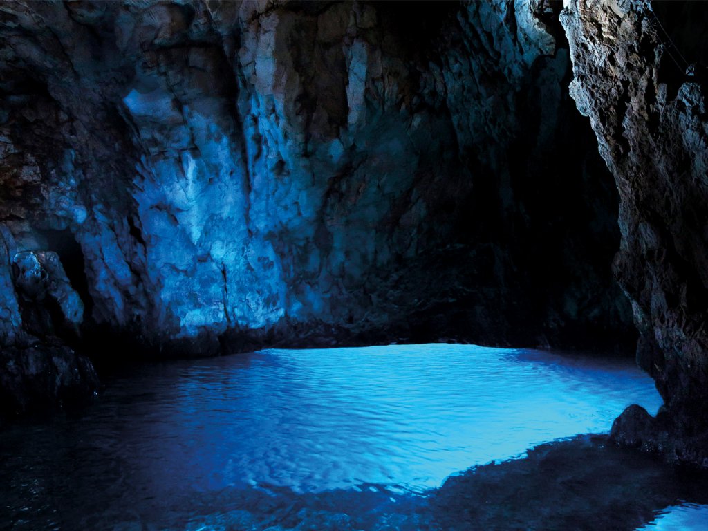 Blue cave tour from Hvar Best thing to do in Hvar Mariorent