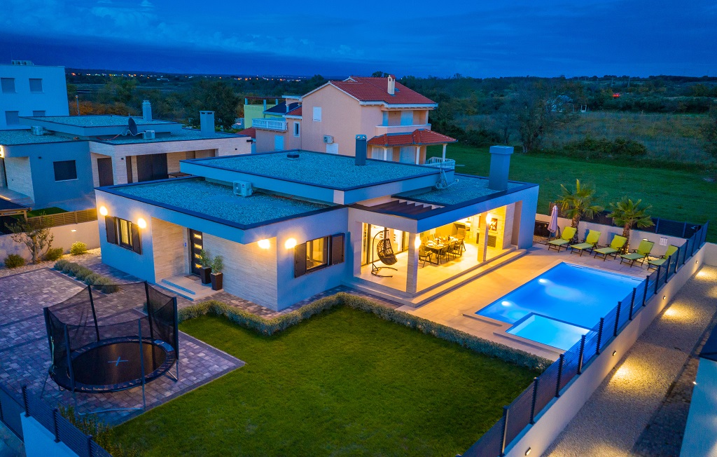 RENT A HOUSE VILLA LORENA Rent a boat Nin