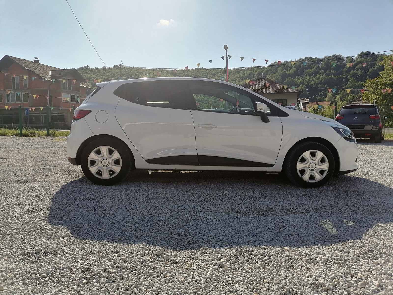 RENAULT CLIO RENT A CAR SARAJEVO