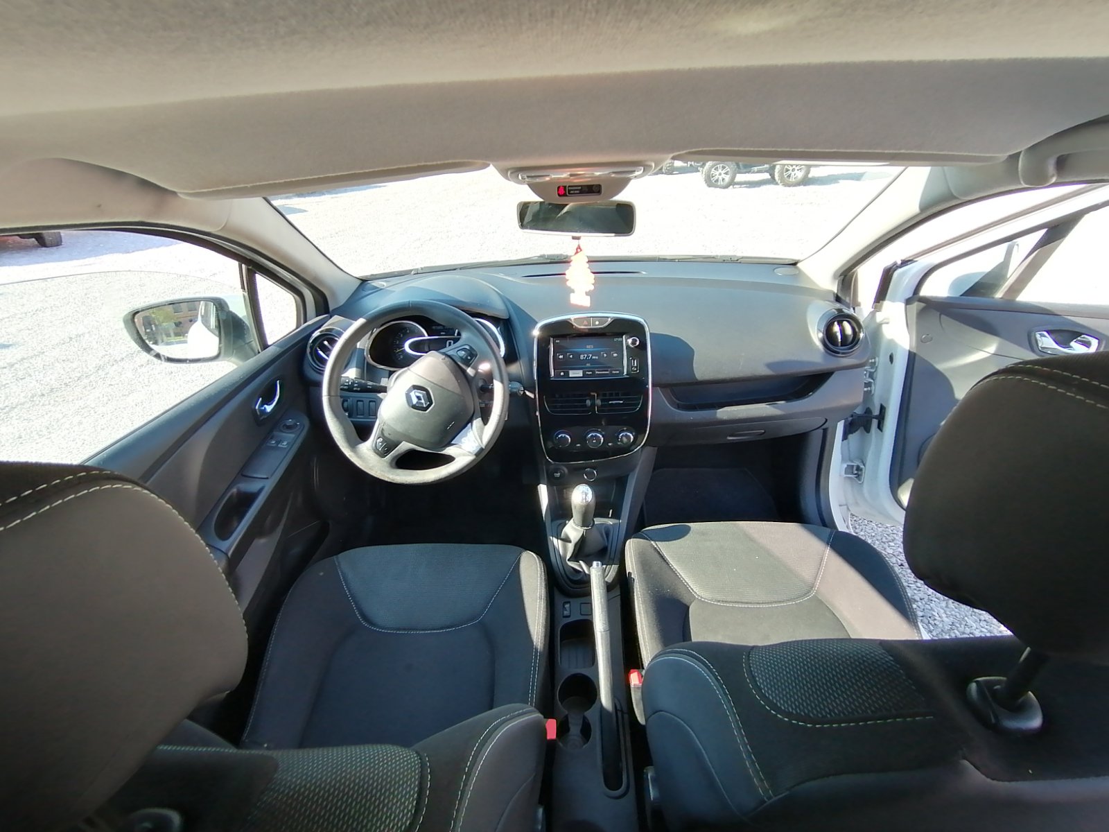 RENAULT CLIO RENT A CAR SARAJEVO