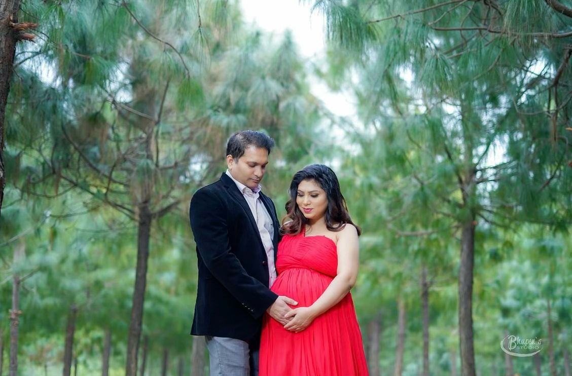 Rental Outfits Best Pre Wedding & Maternity photoshoot Gowns