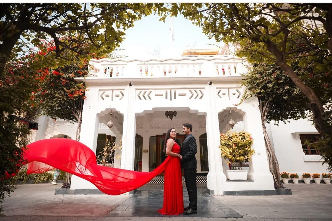 Rental Outfits Best Pre Wedding & Maternity photoshoot Gowns