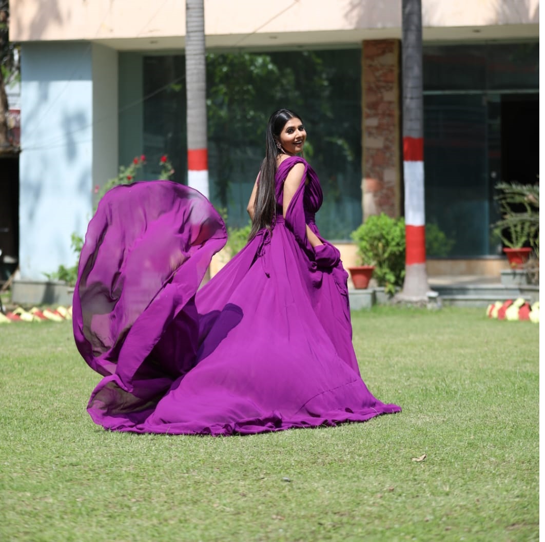 Rental Outfits Best Pre Wedding & Maternity photoshoot Gowns