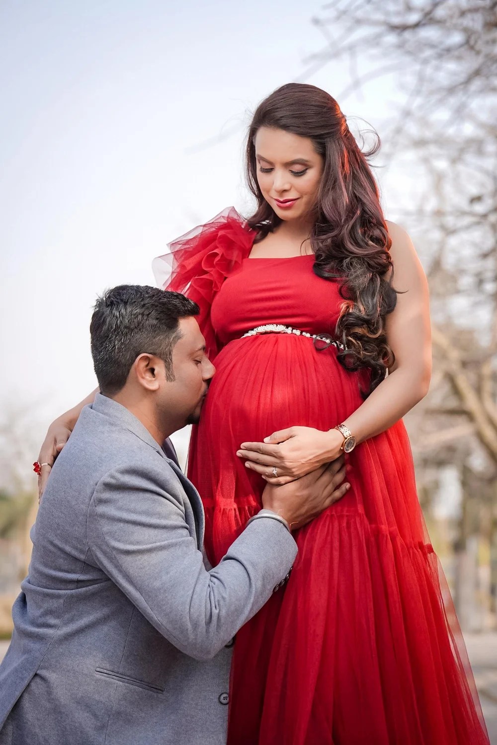Rental Outfits Best Pre Wedding & Maternity photoshoot Gowns