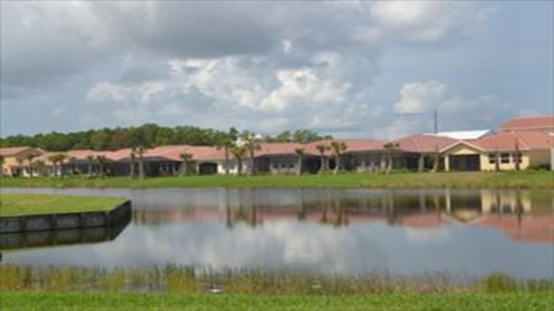 Vacation Rentals Naples Manchester Square