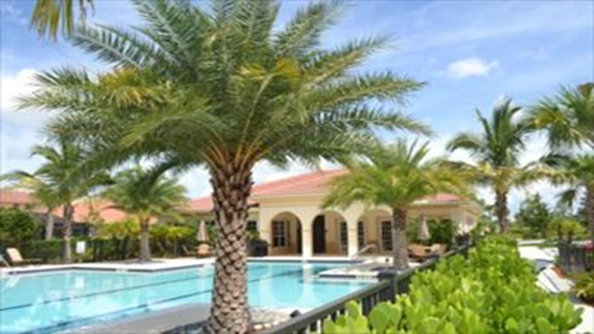 Vacation Rentals Naples Manchester Square