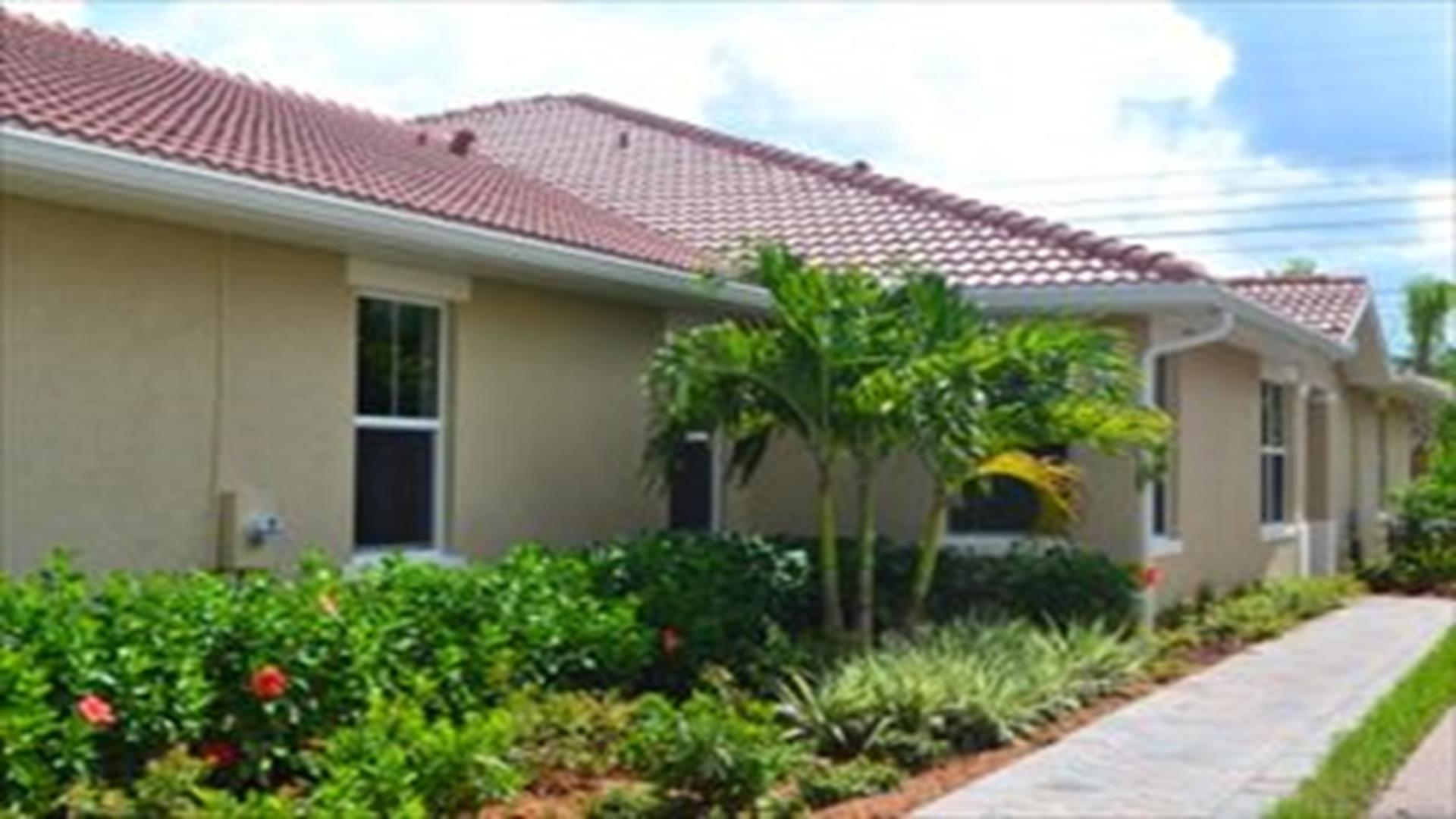 Vacation Rentals Naples Manchester Square