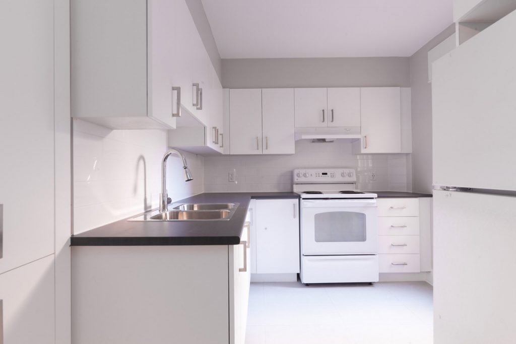 3710 Queen Mary Montreal 3bedroom apartment for rent in CDN