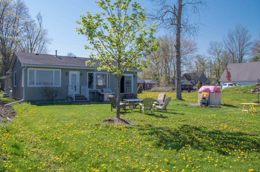 Waterfront Cottage Rental on Cook's Bay (Lake Simcoe) Near Innisfil