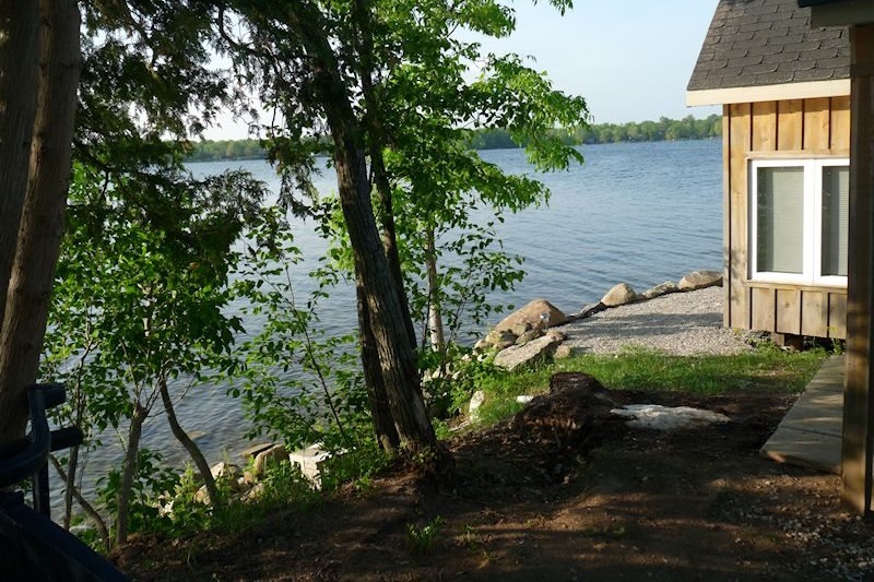 Waterfront cottage rental on Dalrymple Lake great fishing