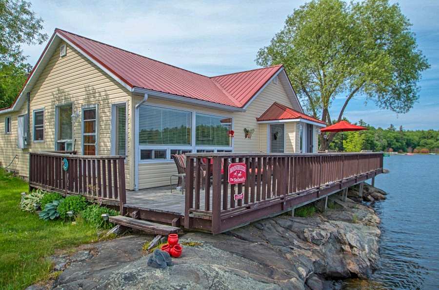 Ontario Cottage Rental, Woods Bay, Moon River