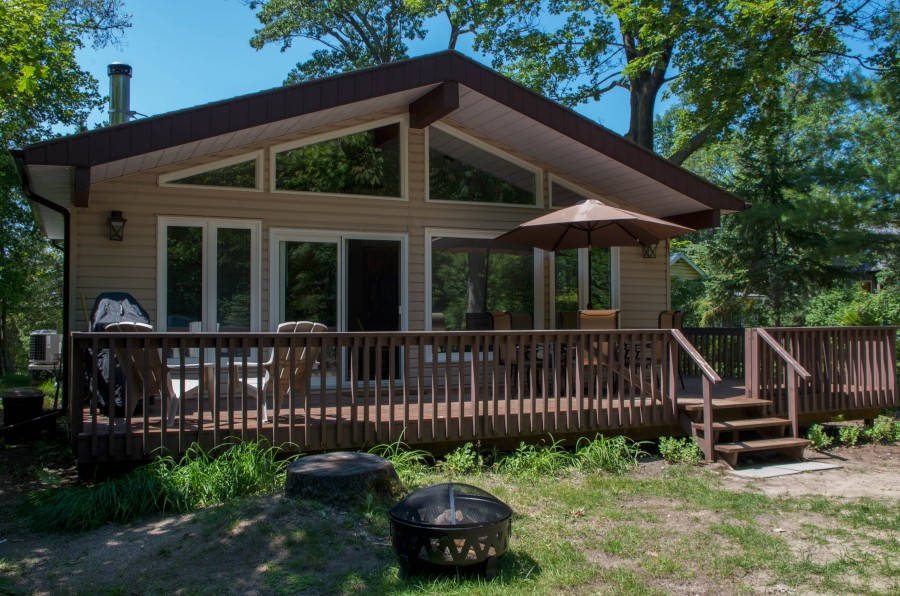 Bay waterfront beach cottage rental