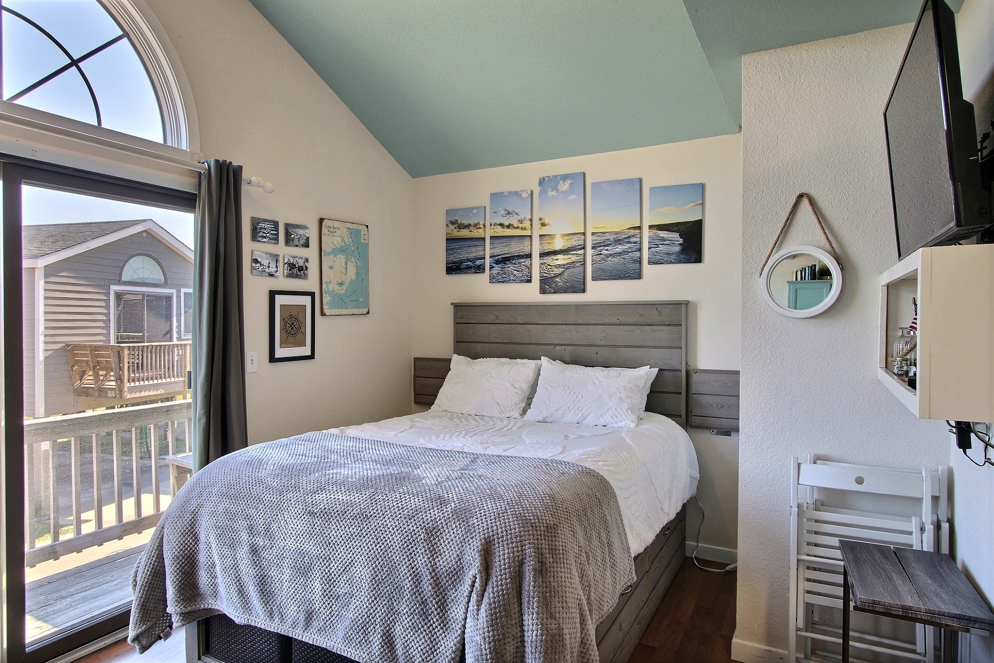 4 CAROLINA LADY Dolphin Realty, Inc.