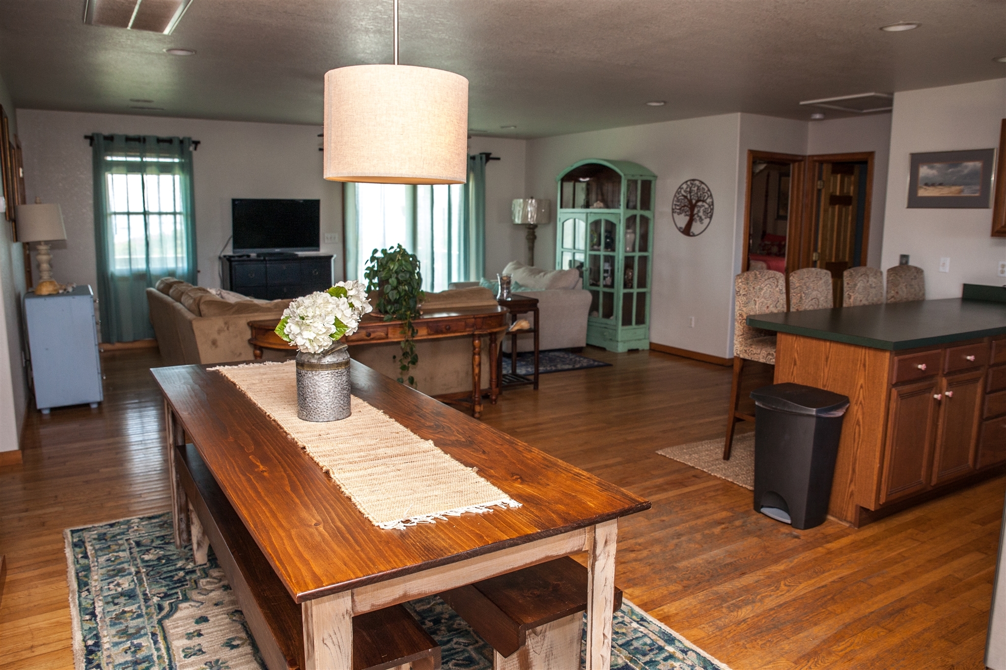 AUSTIN'S POINTE Dolphin Realty, Inc.