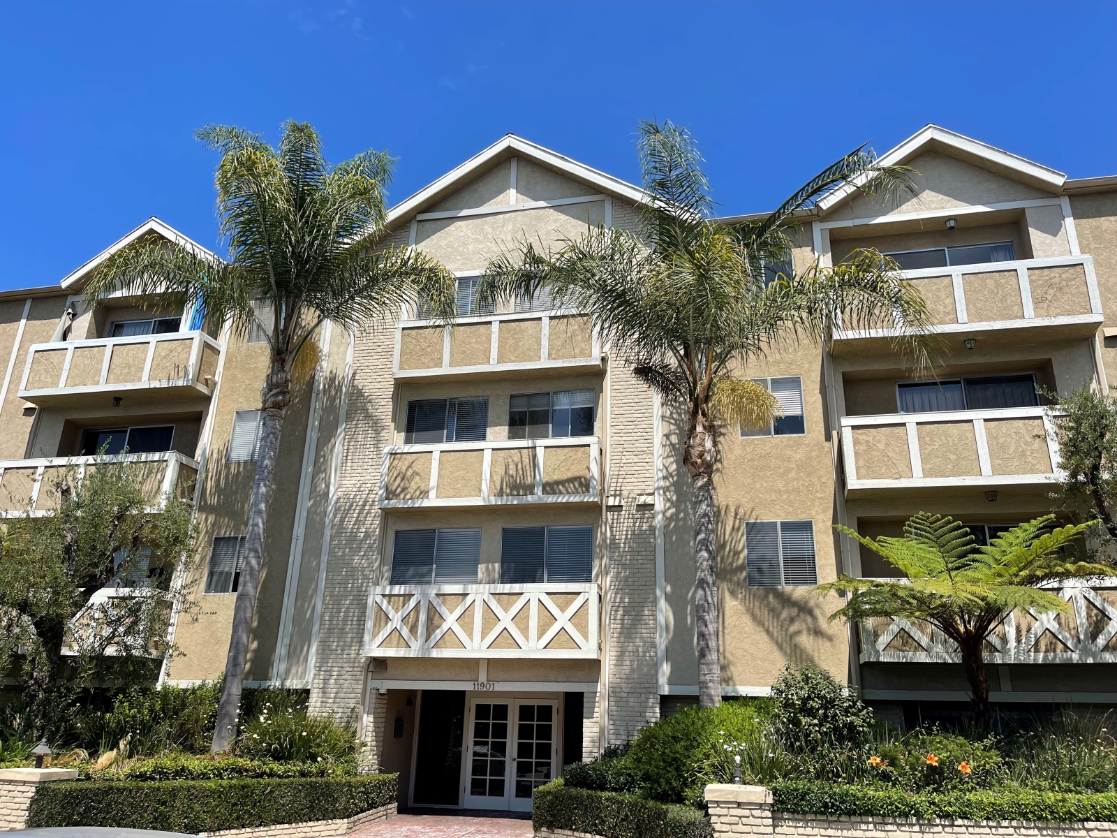 Apartments for Rent 11901 Goshen Ave, Los Angeles, CA 90049