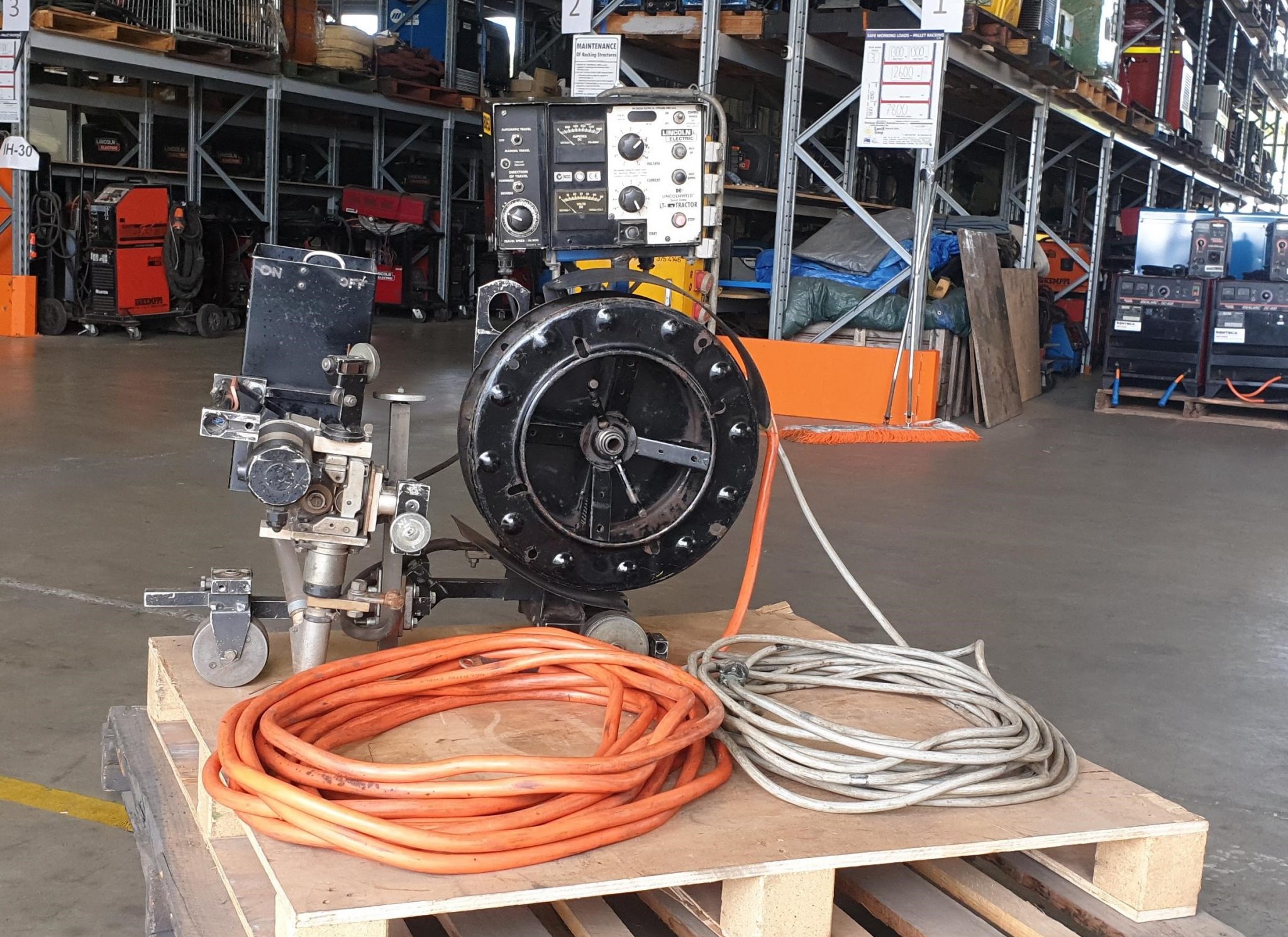 Used Lincoln LT-7 Tractor | Renteca