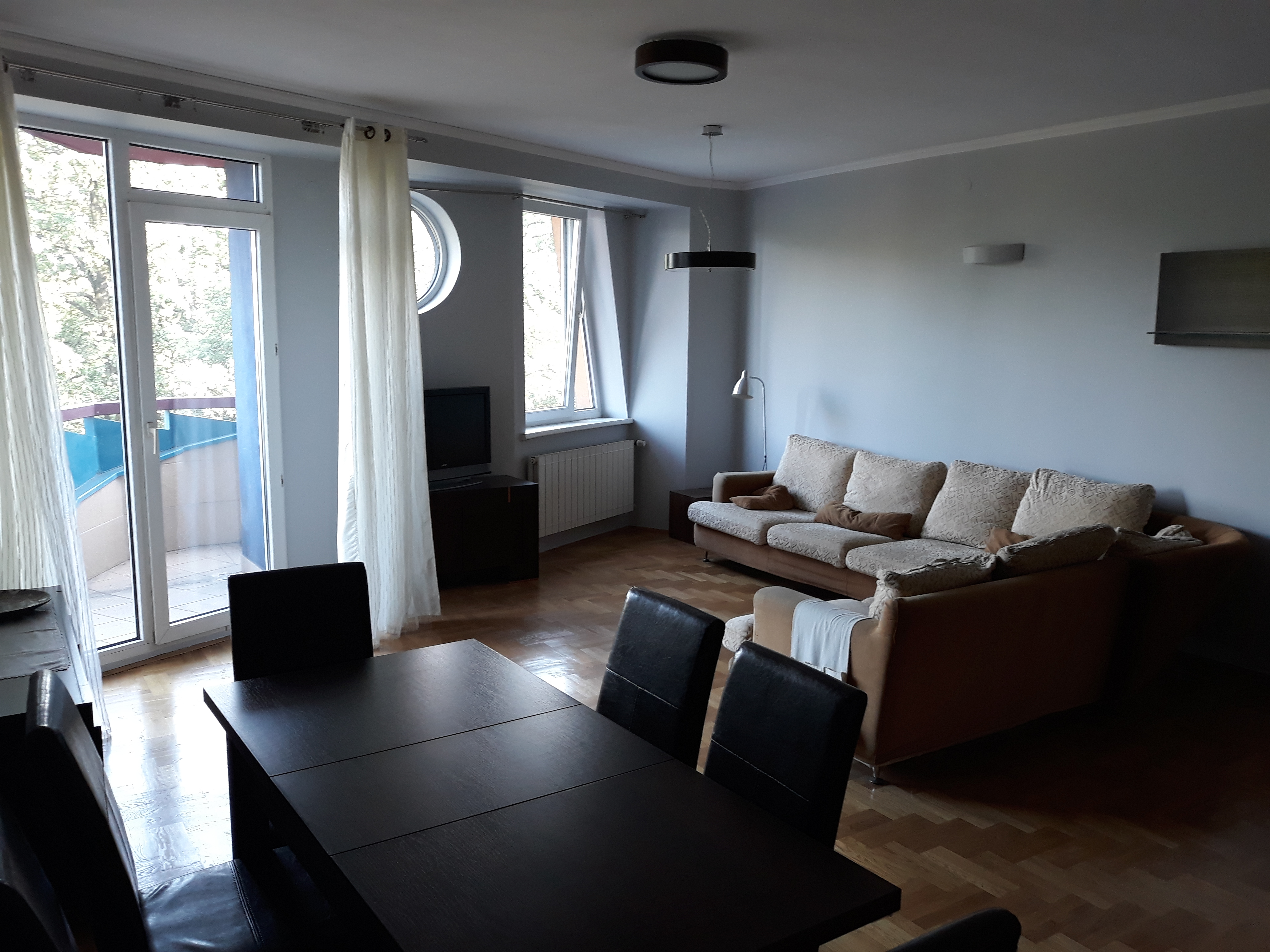 SPACIOUS 3 BEDROOM APARTMENT IN ACADEMIC HEART OF WROCŁAW, WYBRZEŻE