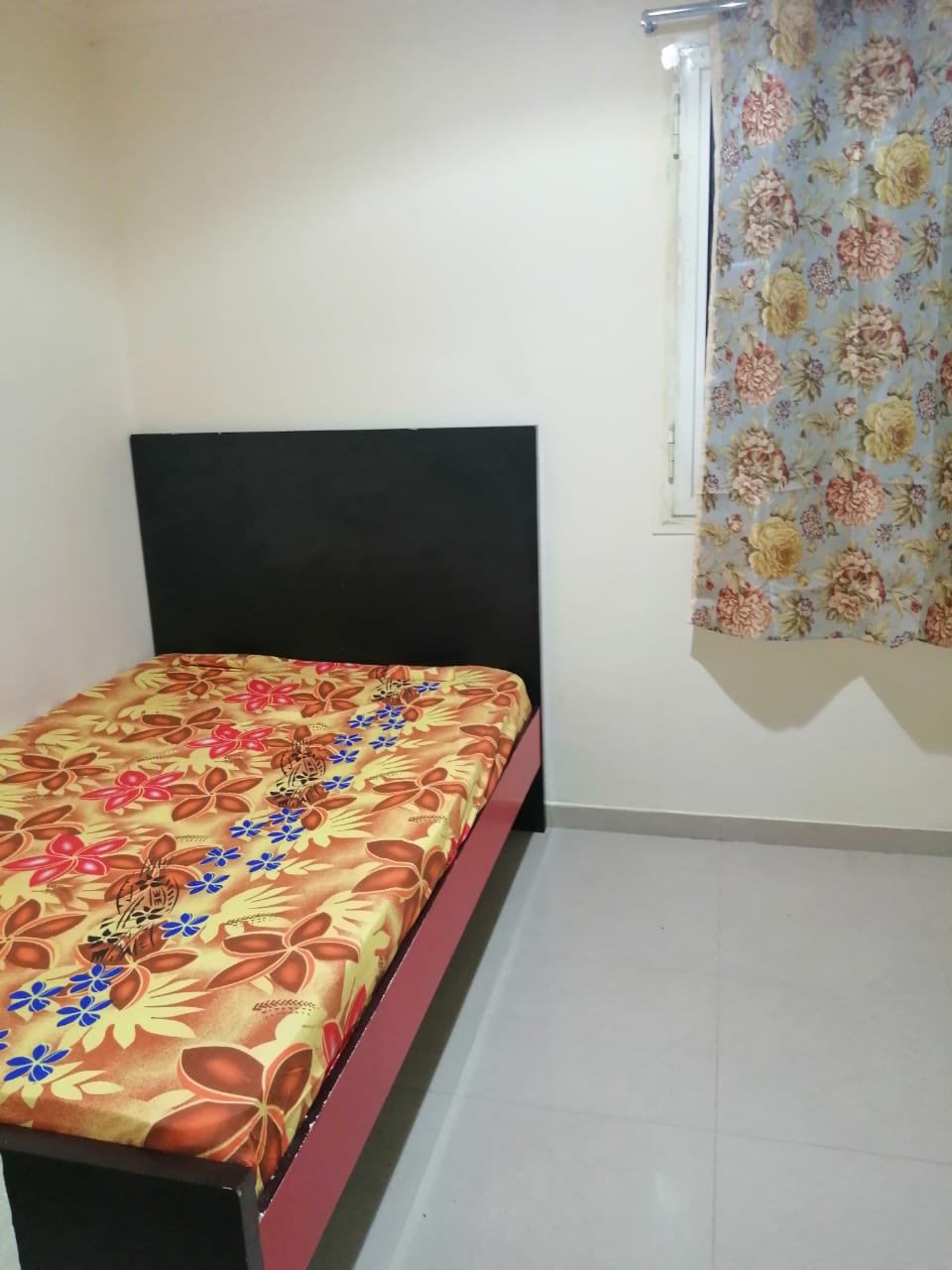 Single Room Rent in Al Karama, Hamdan Colony, Dubai