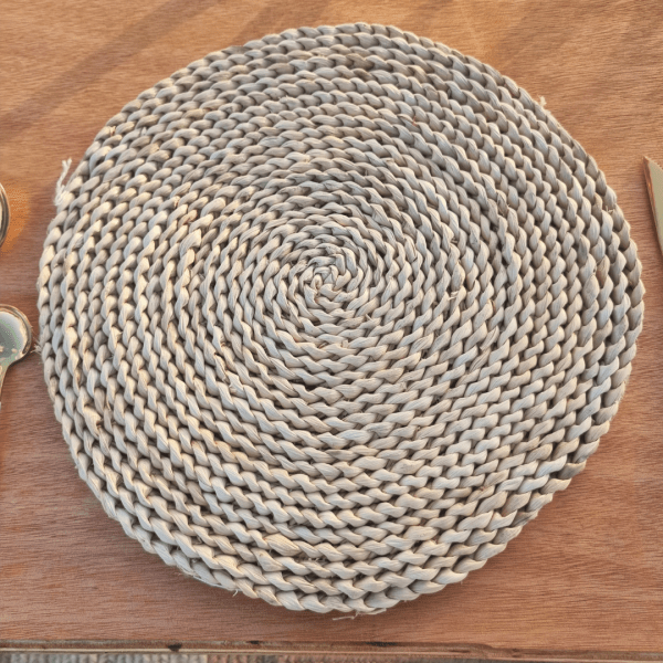 Straw Placemat RentIt BB