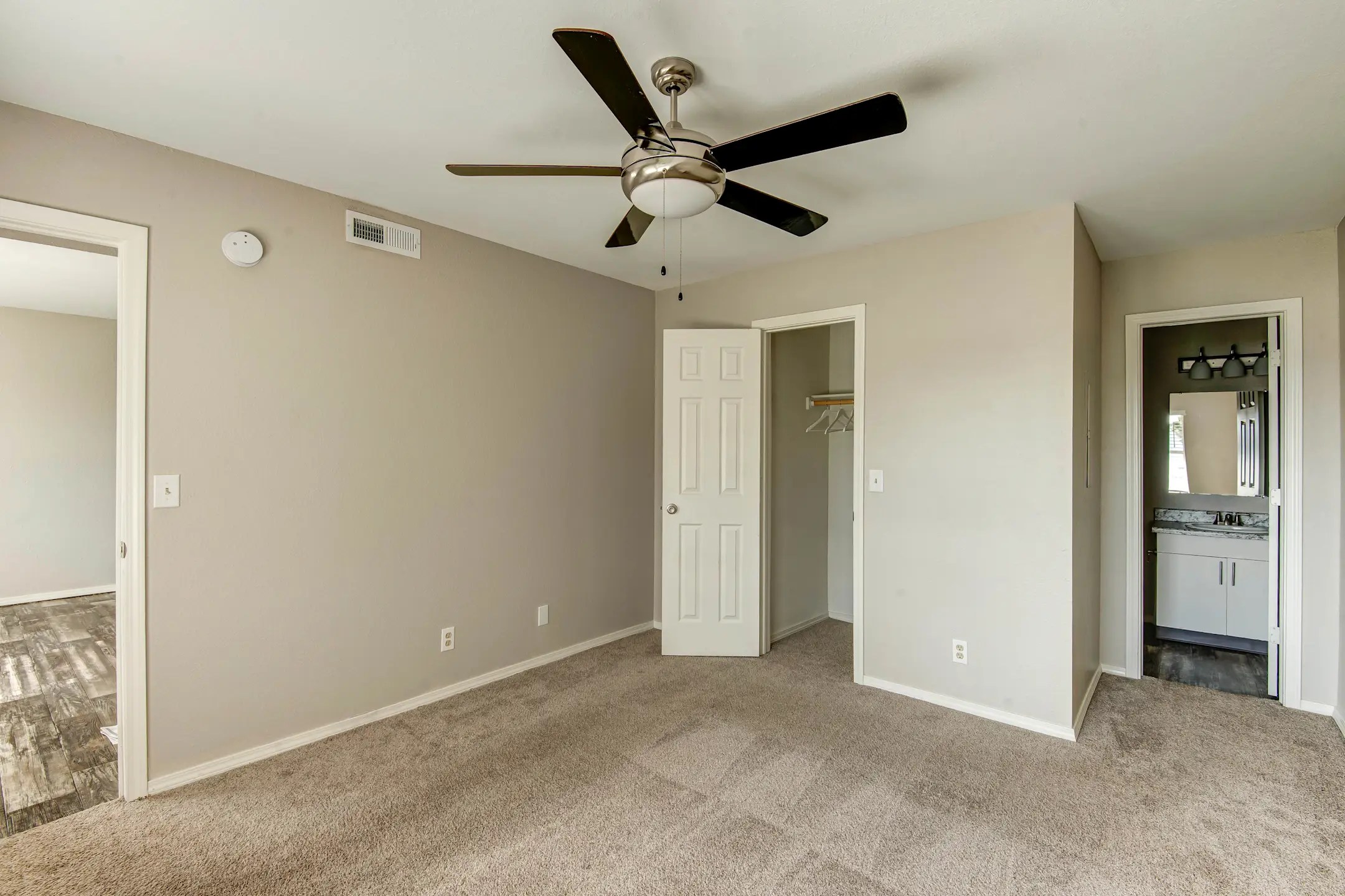 Rolling Hills at Elm Creek Apartments Owasso, OK 74055