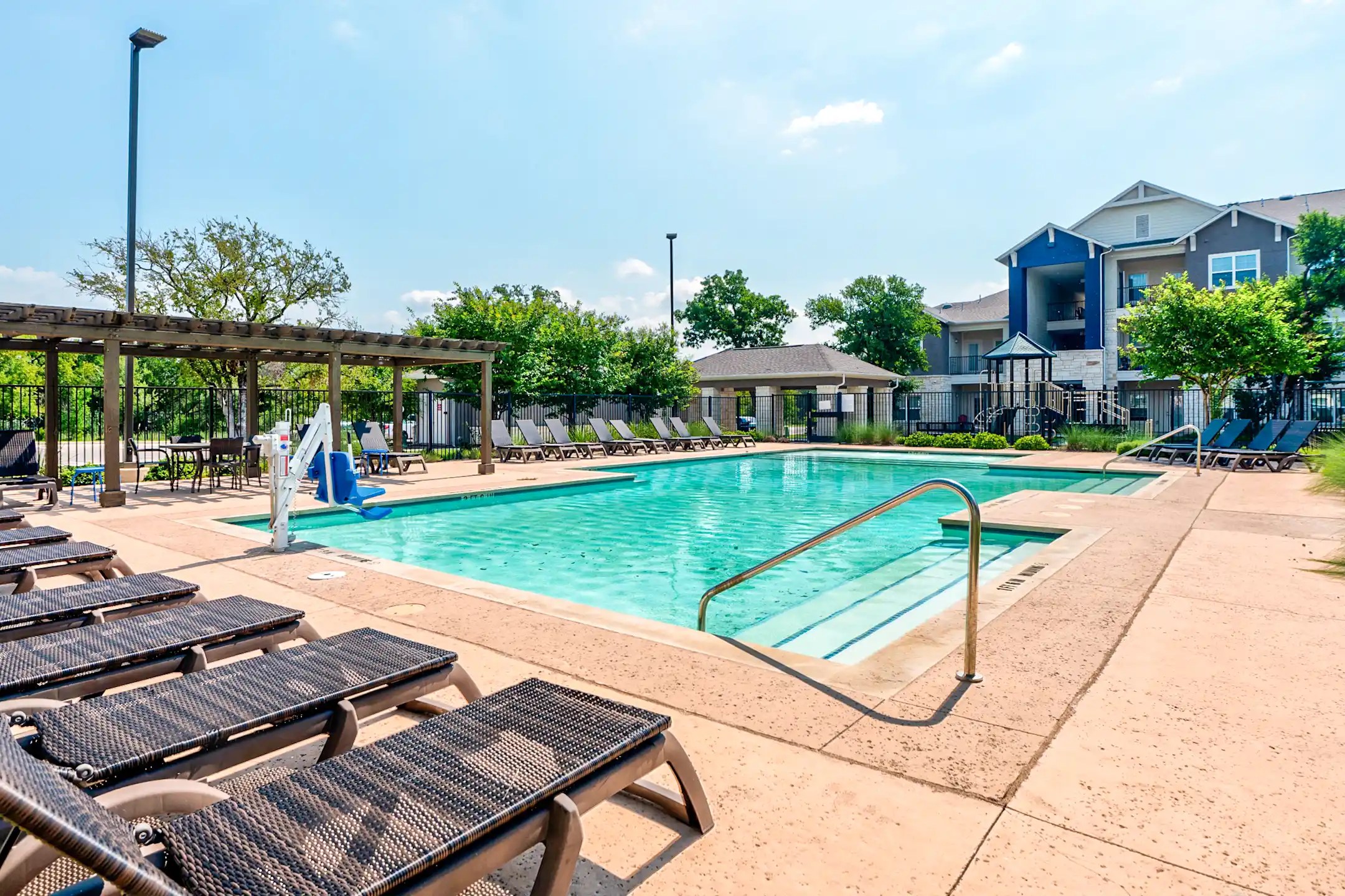 Live Oak Apartment Homes 4121 Williams Dr TX Apartments