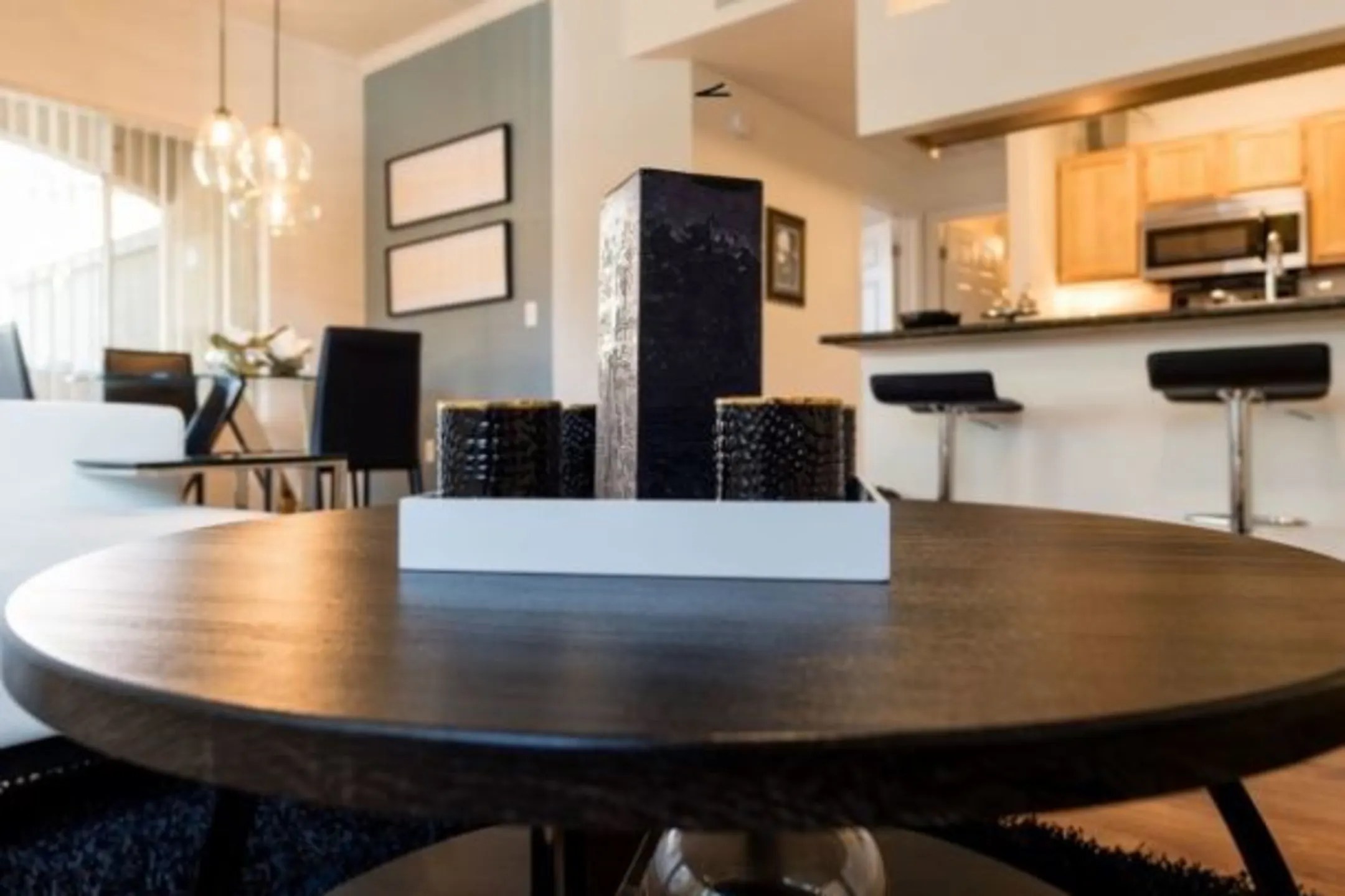 Red Rox Villas 5401 E Van Buren St Phoenix, AZ Apartments for Rent