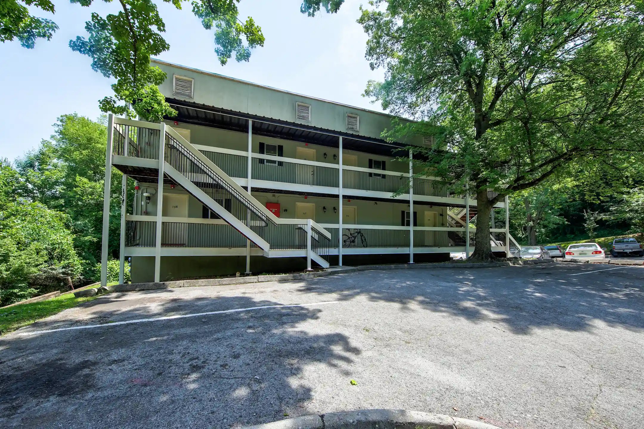 Hidden Ridge Apartments 2114 Sherrod Road 102 Knoxville, TN for(01)