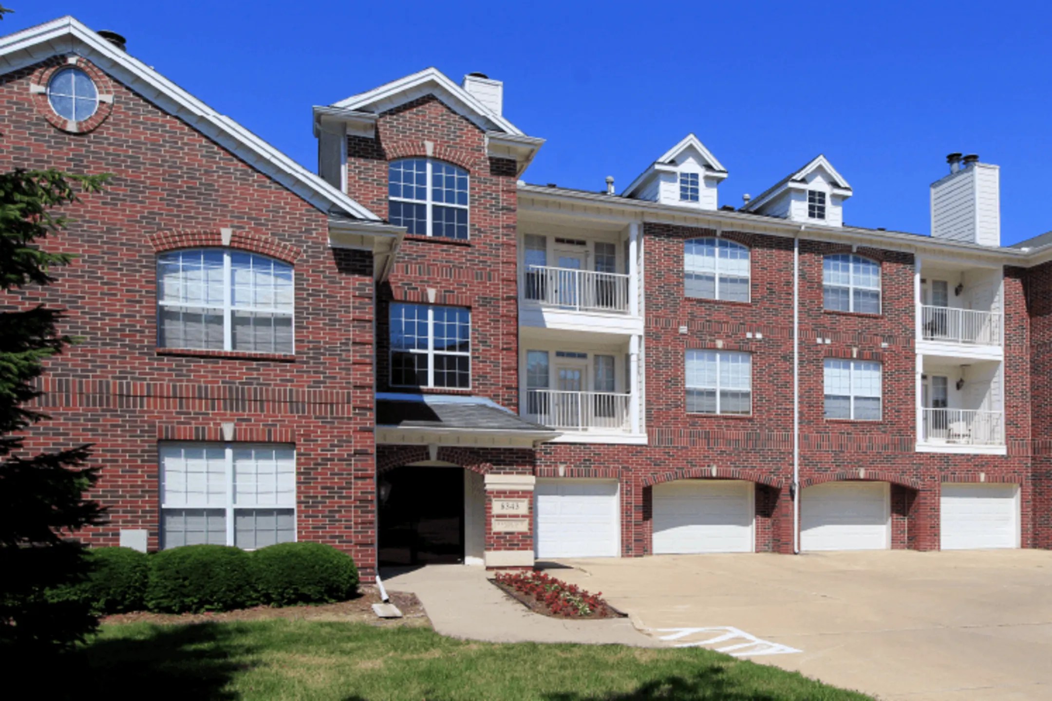 Saddlebrook Apartments Urbandale, IA 50322