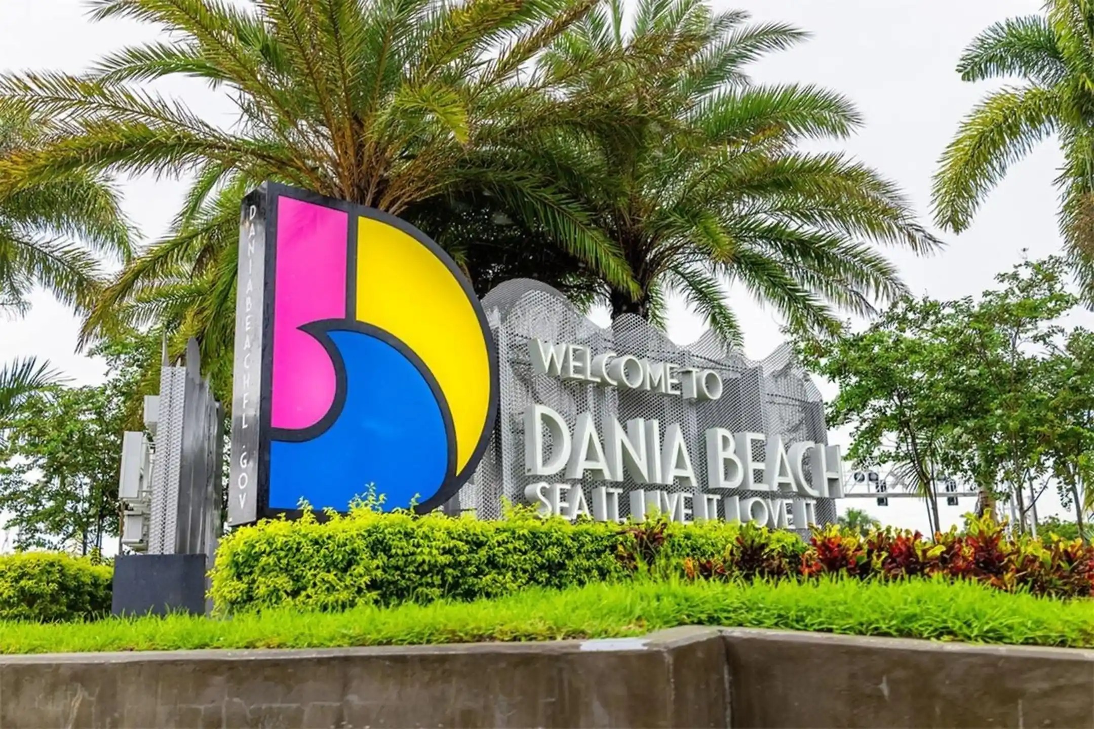 Sea View at Dania - 601 E Dania Beach Blvd | Dania Beach, FL Apartments