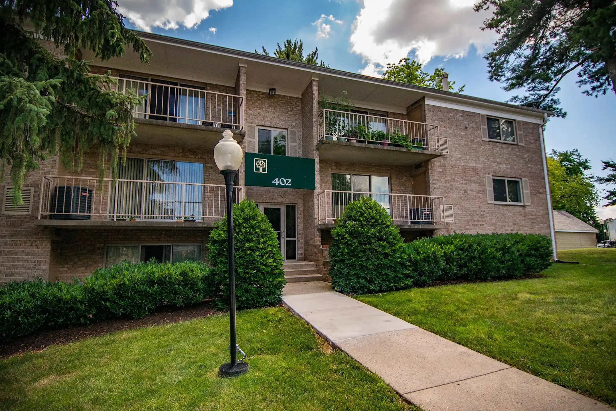 Spring Ridge Apartments 374 N. Summit Avenue Gaithersburg, MD