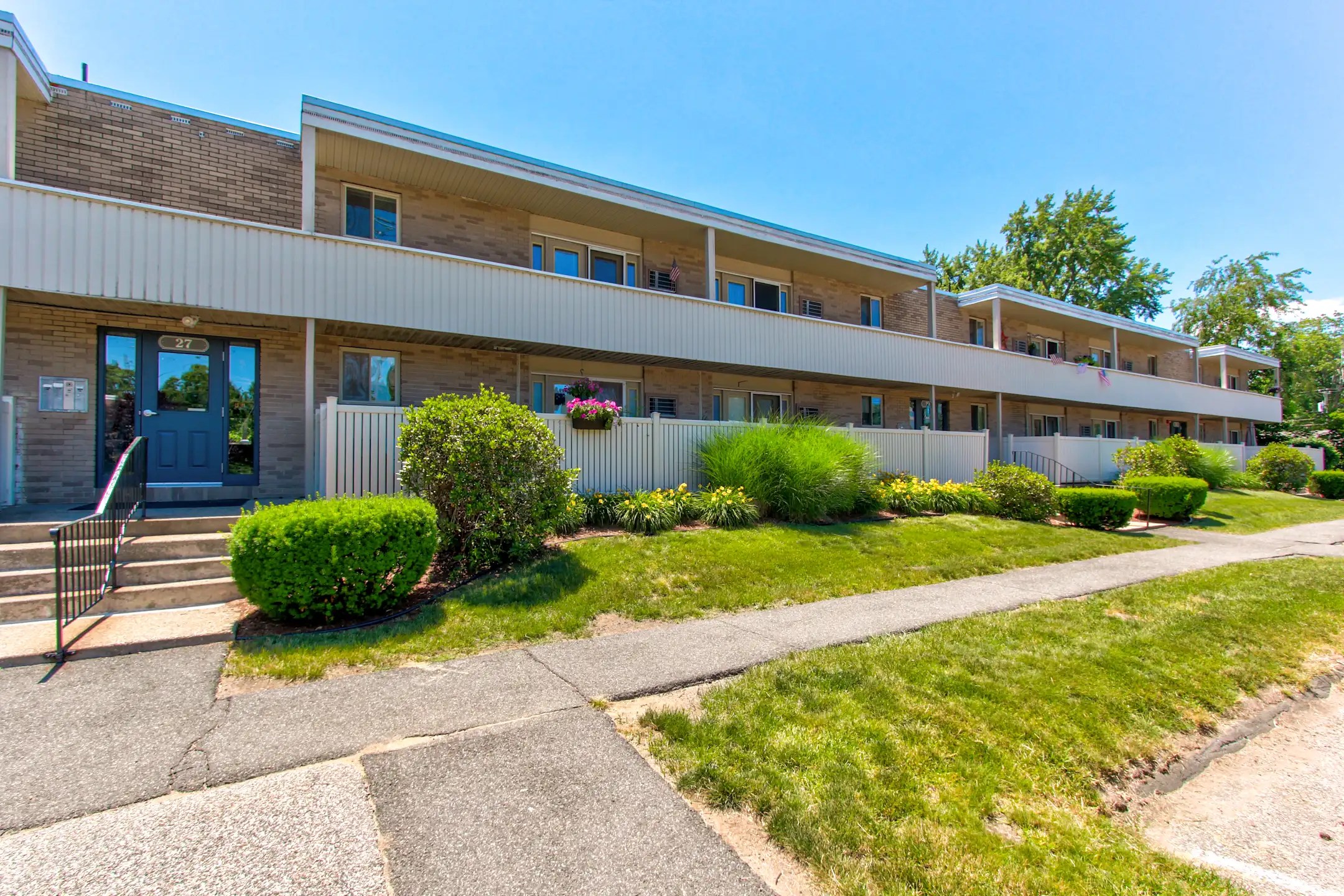 Sutton Place Apartments Agawam, MA 01001